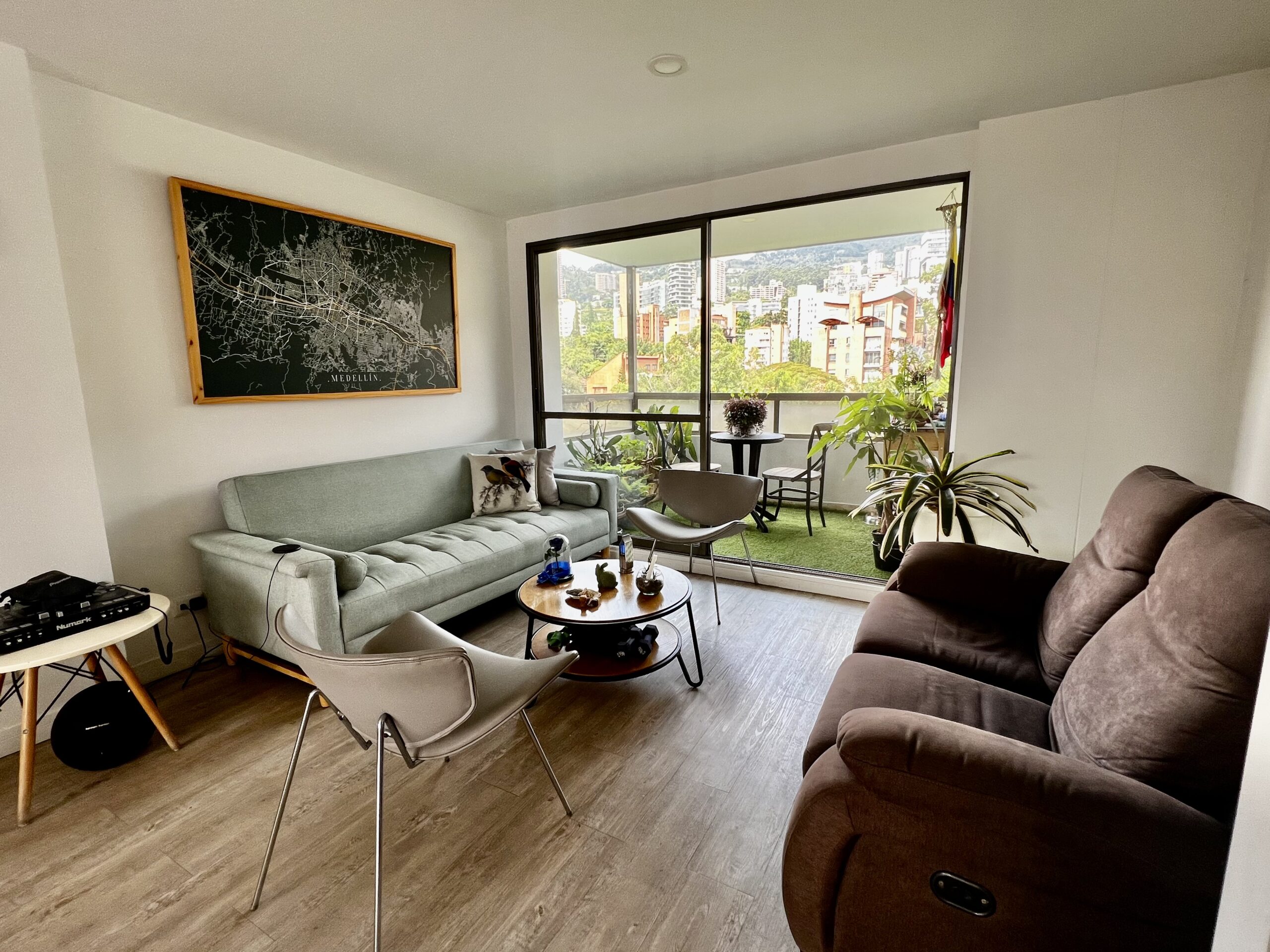 High Level 2 Bedrooms Unit Located In Top Best Streets in Town — imagen 3