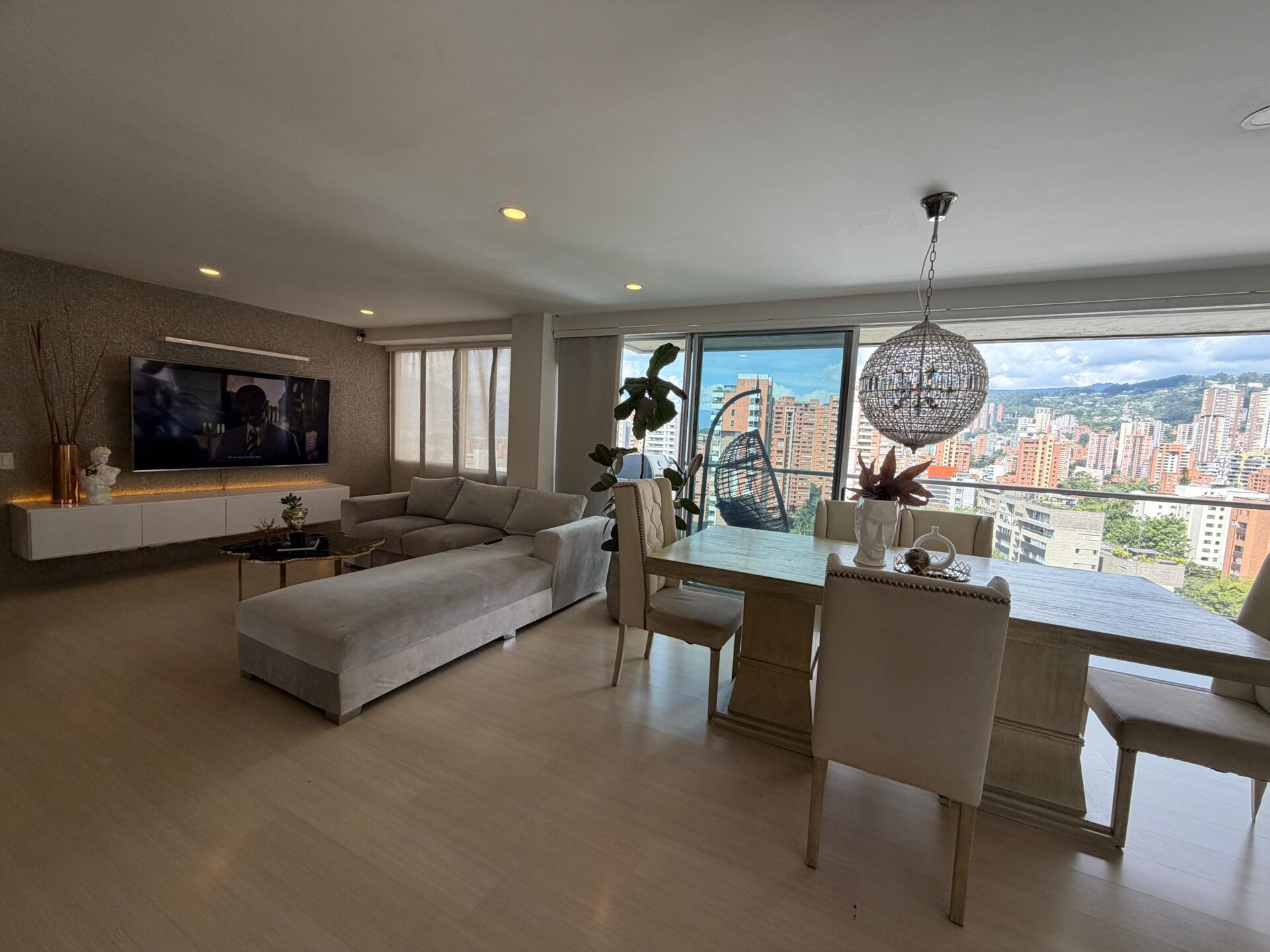 High Level Two Bedroom Apartment in Milla De Oro — imagen 1