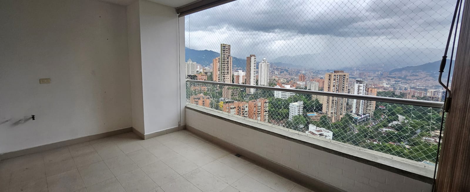3 Bedroom High Level Apartment with Amazing Views [El Poblado] — imagen 3