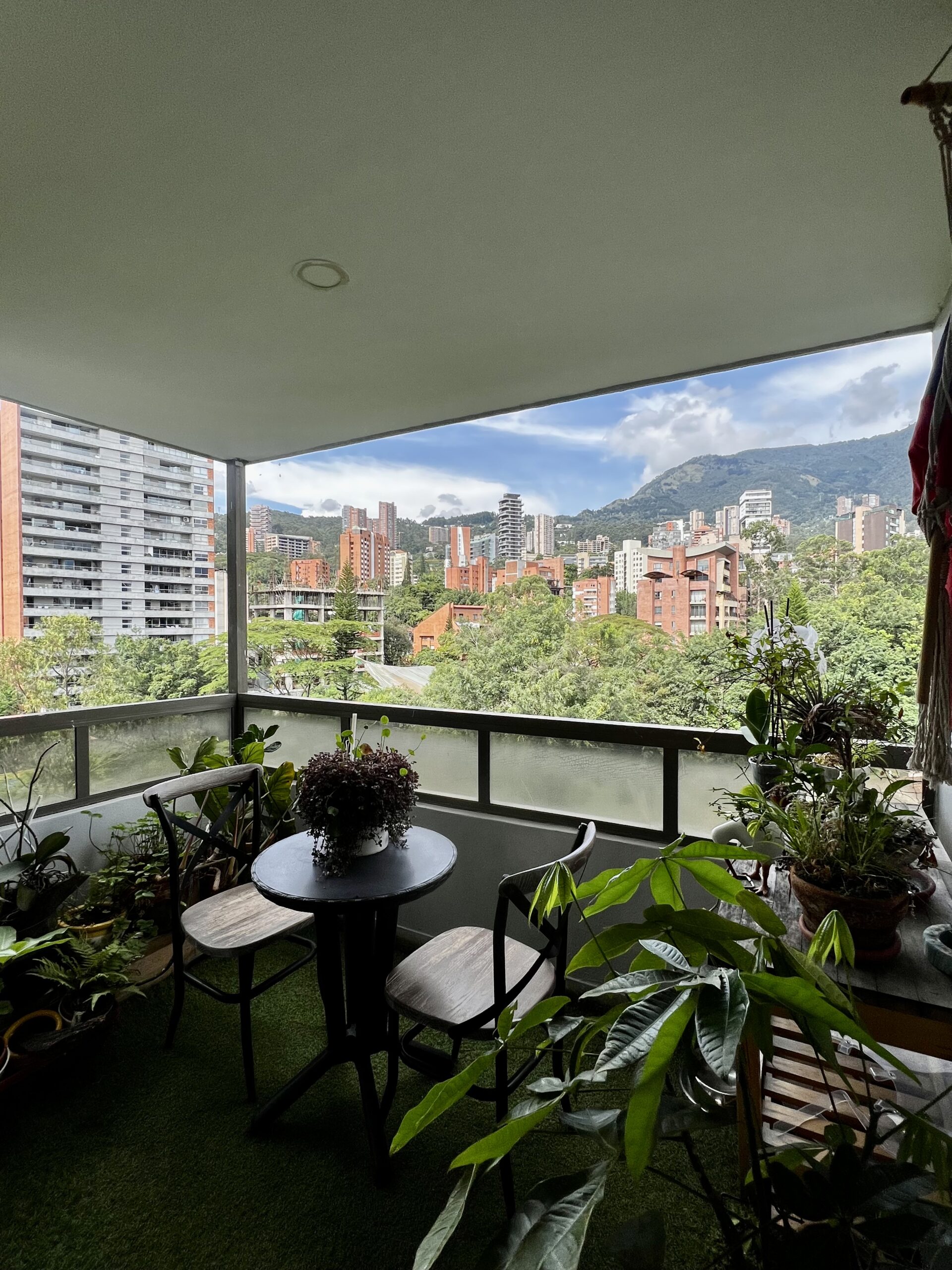 High Level 2 Bedrooms Unit Located In Top Best Streets in Town — imagen 4