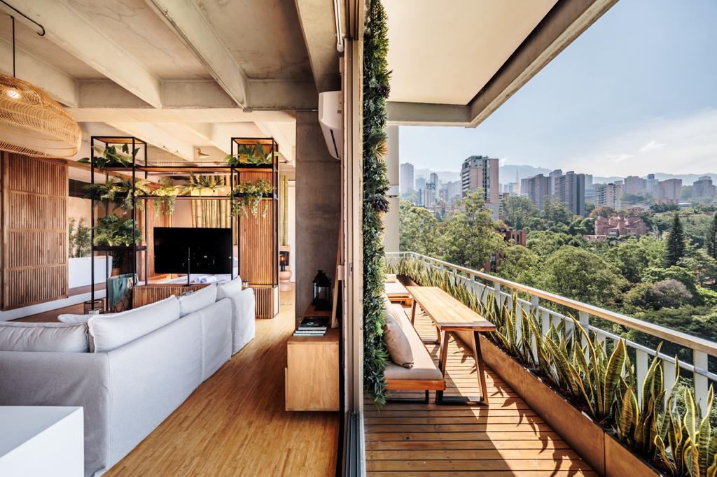 Industrial Design Loft with Stunning Green Views [Provenza] — imagen 3