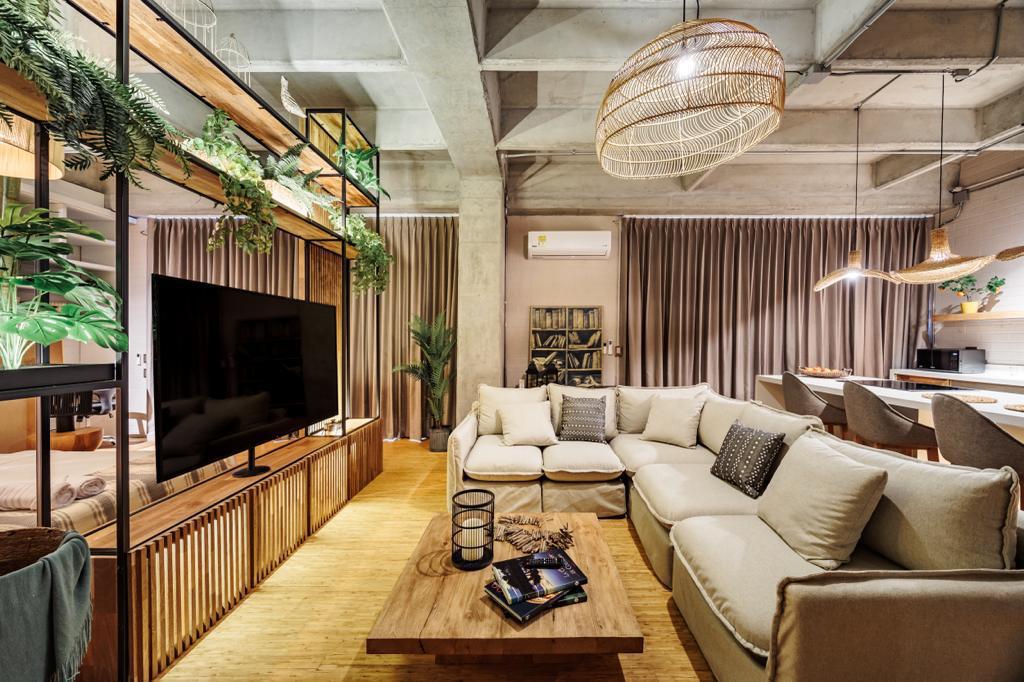 Industrial Design Loft with Stunning Green Views [Provenza] — imagen 4