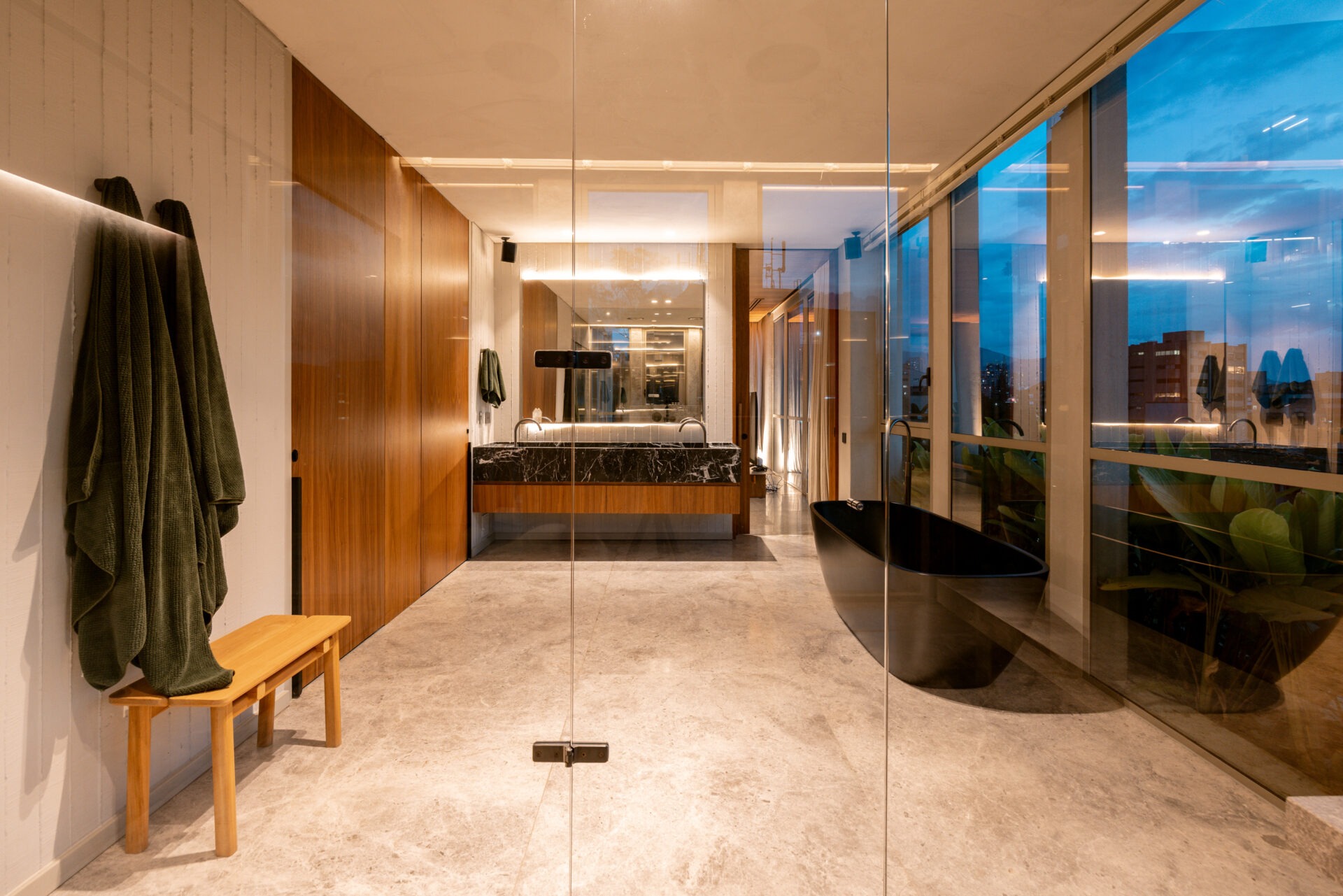 El Poblado Artistic Two-Level Penthouse with Unique Design — imagen 1