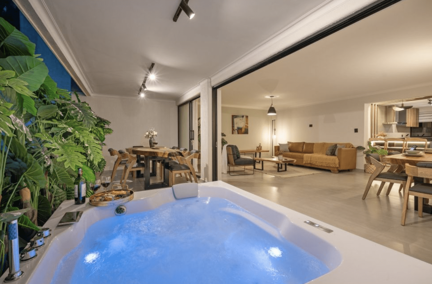 Provenza Fully Remodeled Apartment with Ample Space and Jacuzzi — imagen 1
