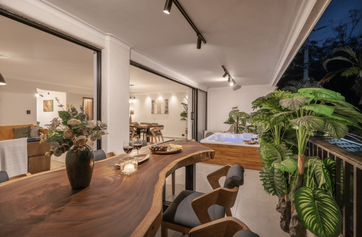 Provenza Fully Remodeled Apartment with Ample Space and Jacuzzi — imagen 3