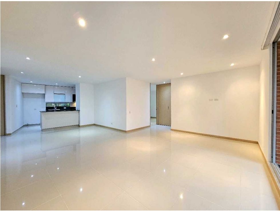 Comfortable 2-Bedroom Apartment with Great City Views in Tesoro, El Poblado — imagen 1