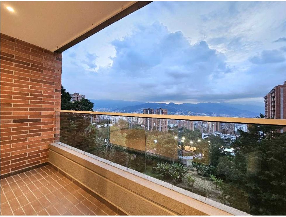 Comfortable 2-Bedroom Apartment with Great City Views in Tesoro, El Poblado — imagen 3