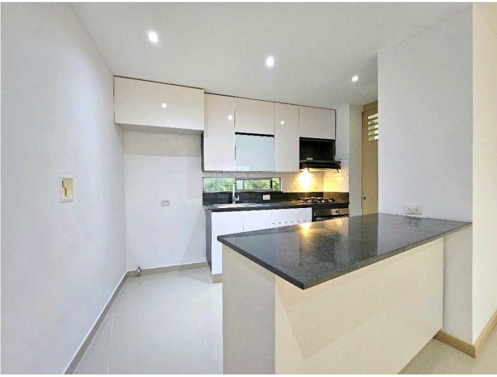 Comfortable 2-Bedroom Apartment with Great City Views in Tesoro, El Poblado — imagen 4
