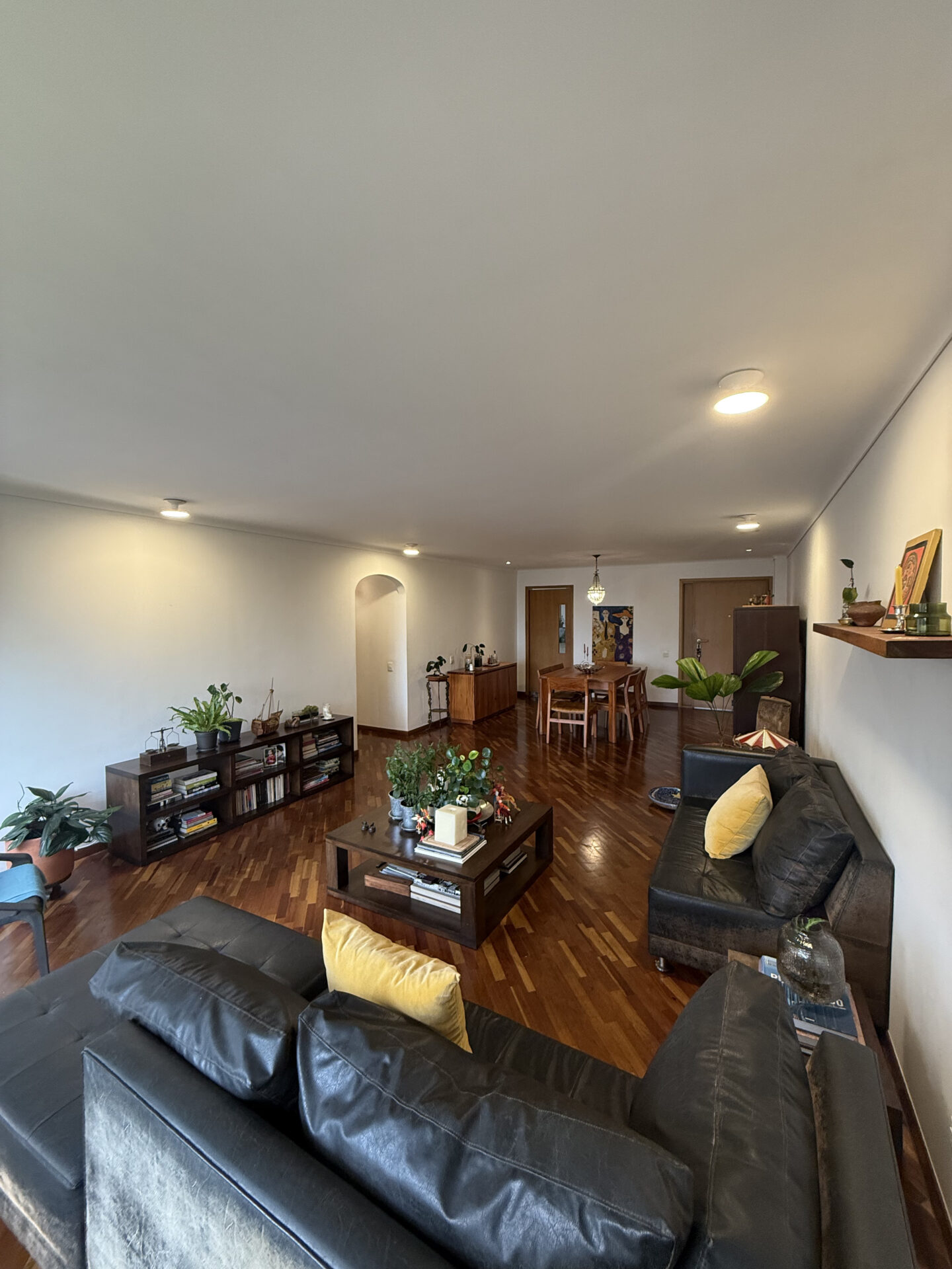 Well Sized Apartment with Remodel Opportunity near Provenza and Tesoro — imagen 1
