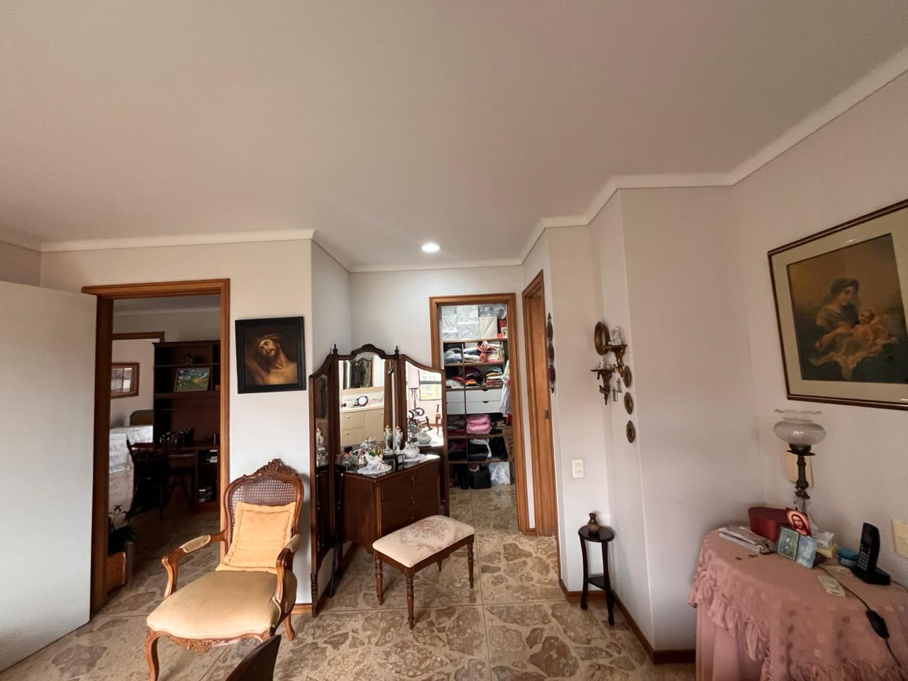 Provenza Huge Apartment with Remodel Opportunity [El Poblado] — imagen 4