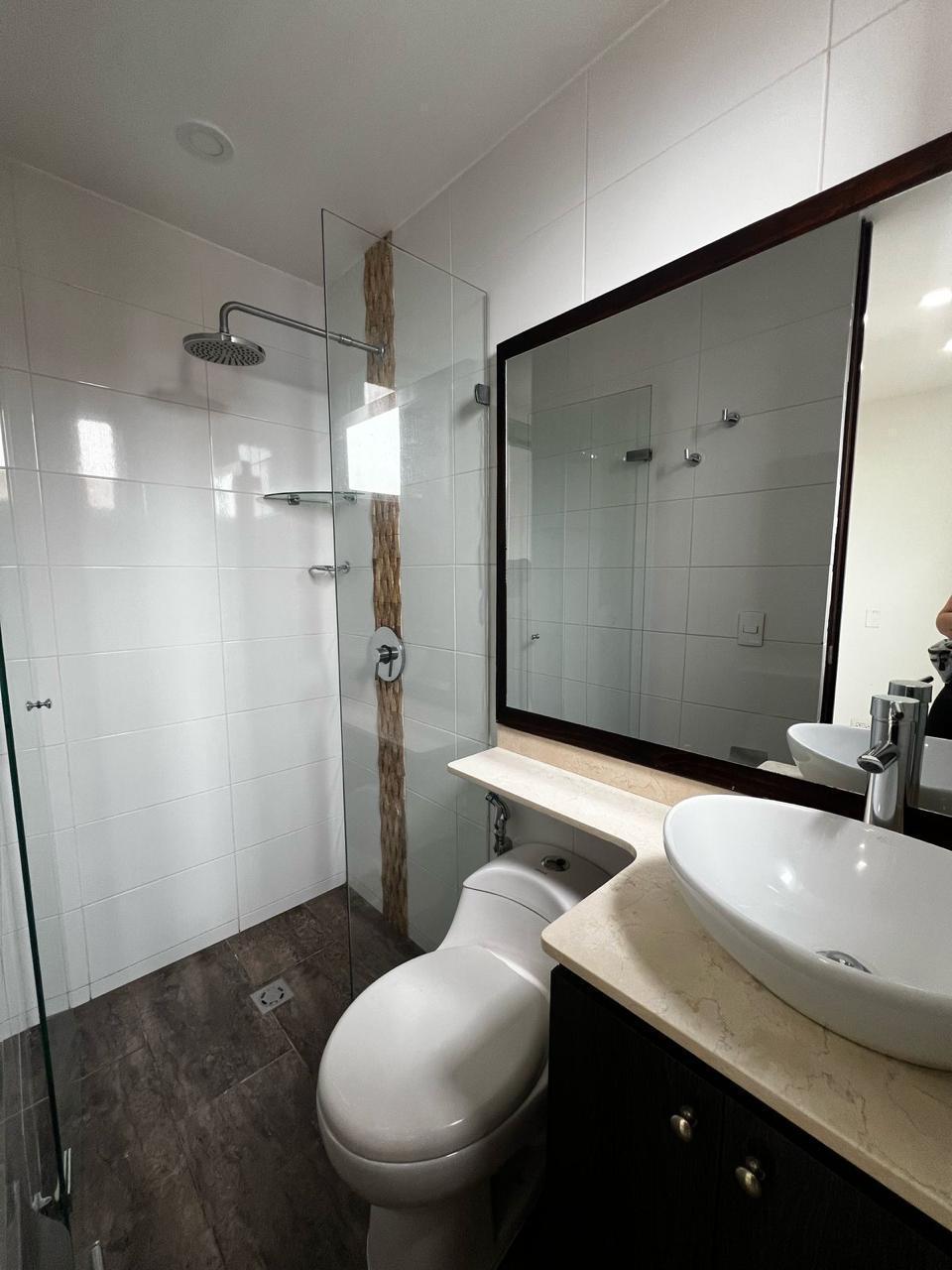 Three-Bedroom Apartment with Nice Balcony and Creek View in Well-Located Residential Building (El Poblado) — imagen 1