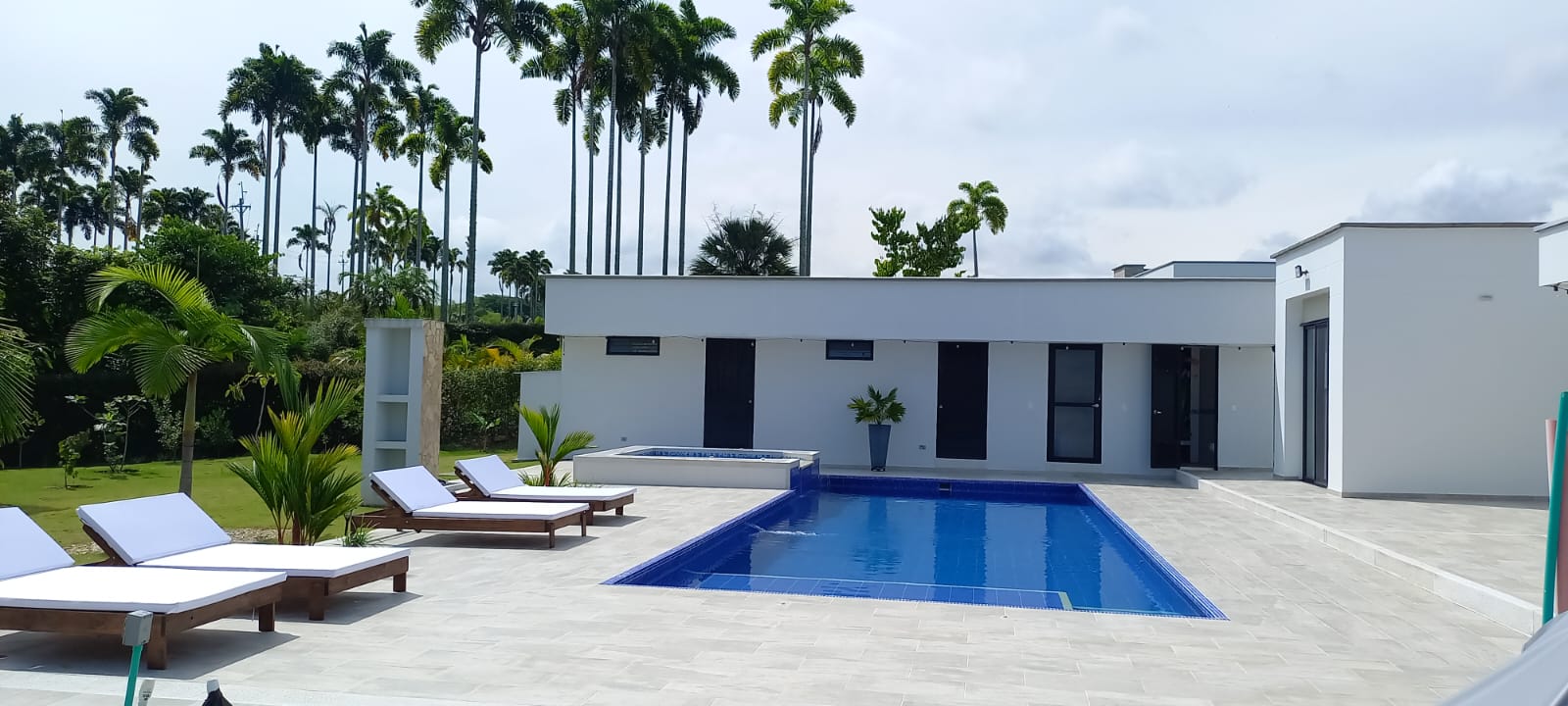 Spacious Five Bedroom Property With Pool and Jacuzzi in Cerritos, Pereira — imagen 1