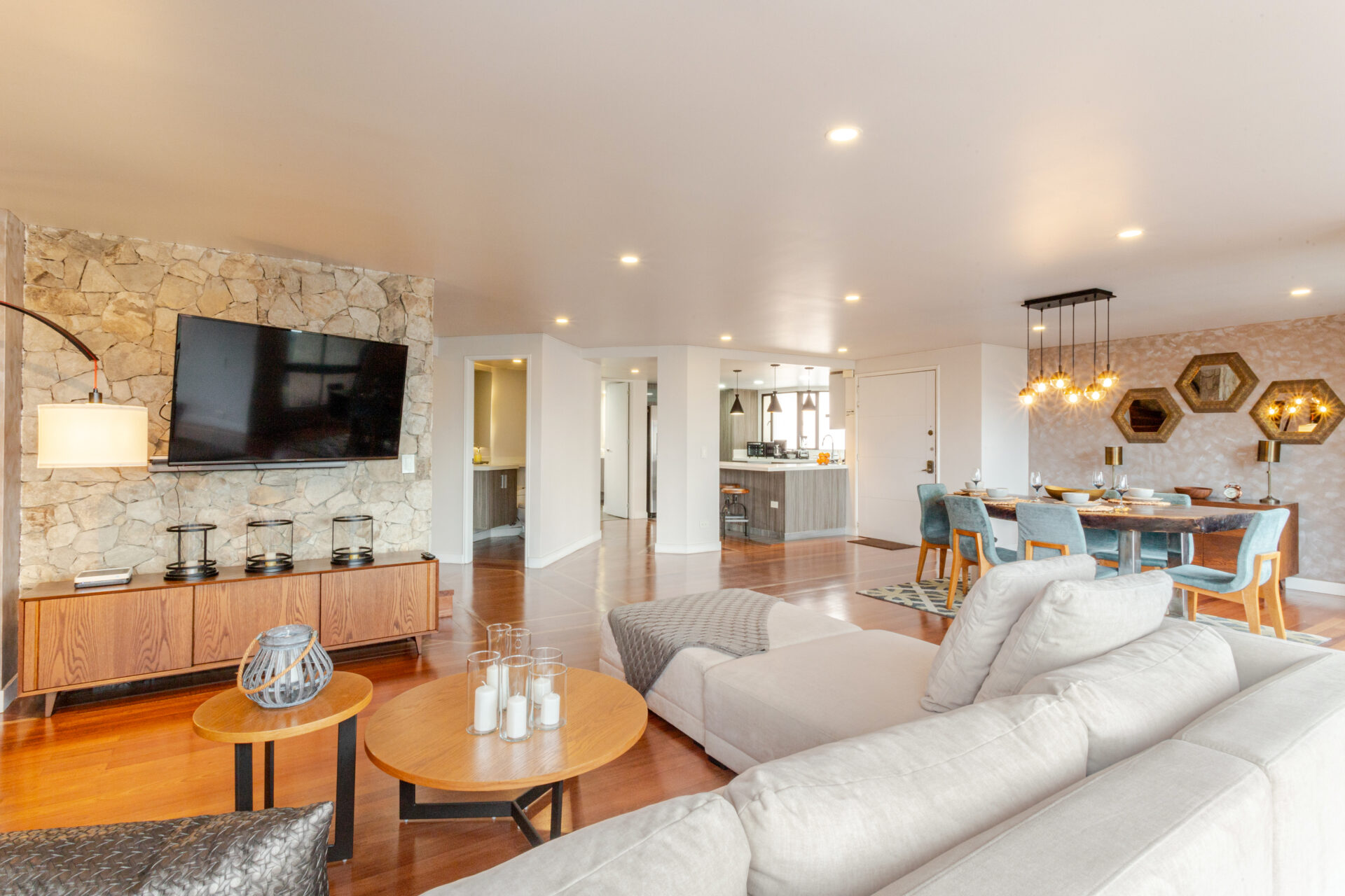 Huge Furnished El Poblado Penthouse with Terrace and Jacuzzi — imagen 4