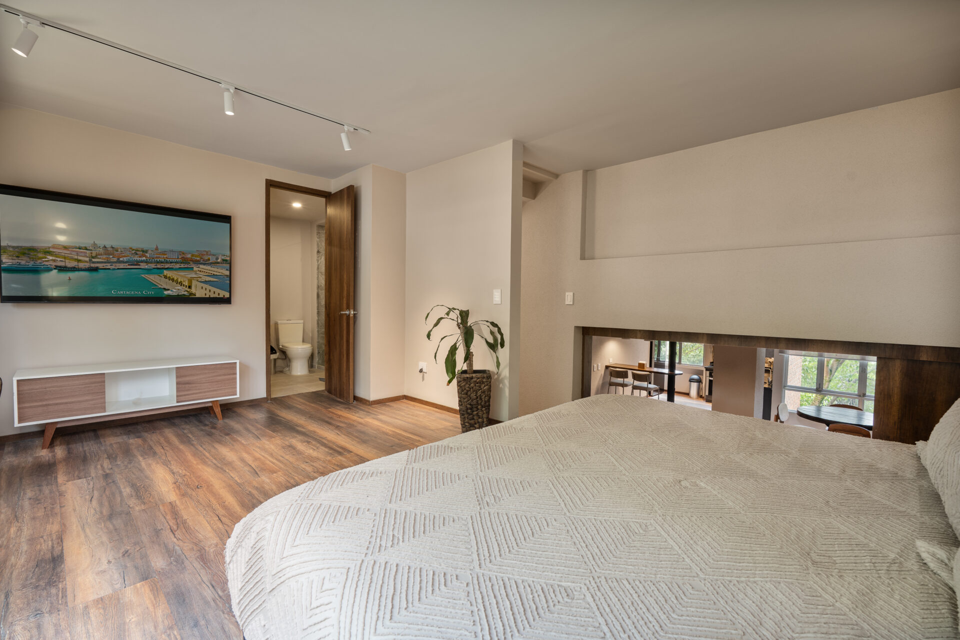 Provenza Two Bedroom Remodelled Apartment [Turn-Key] — imagen 3