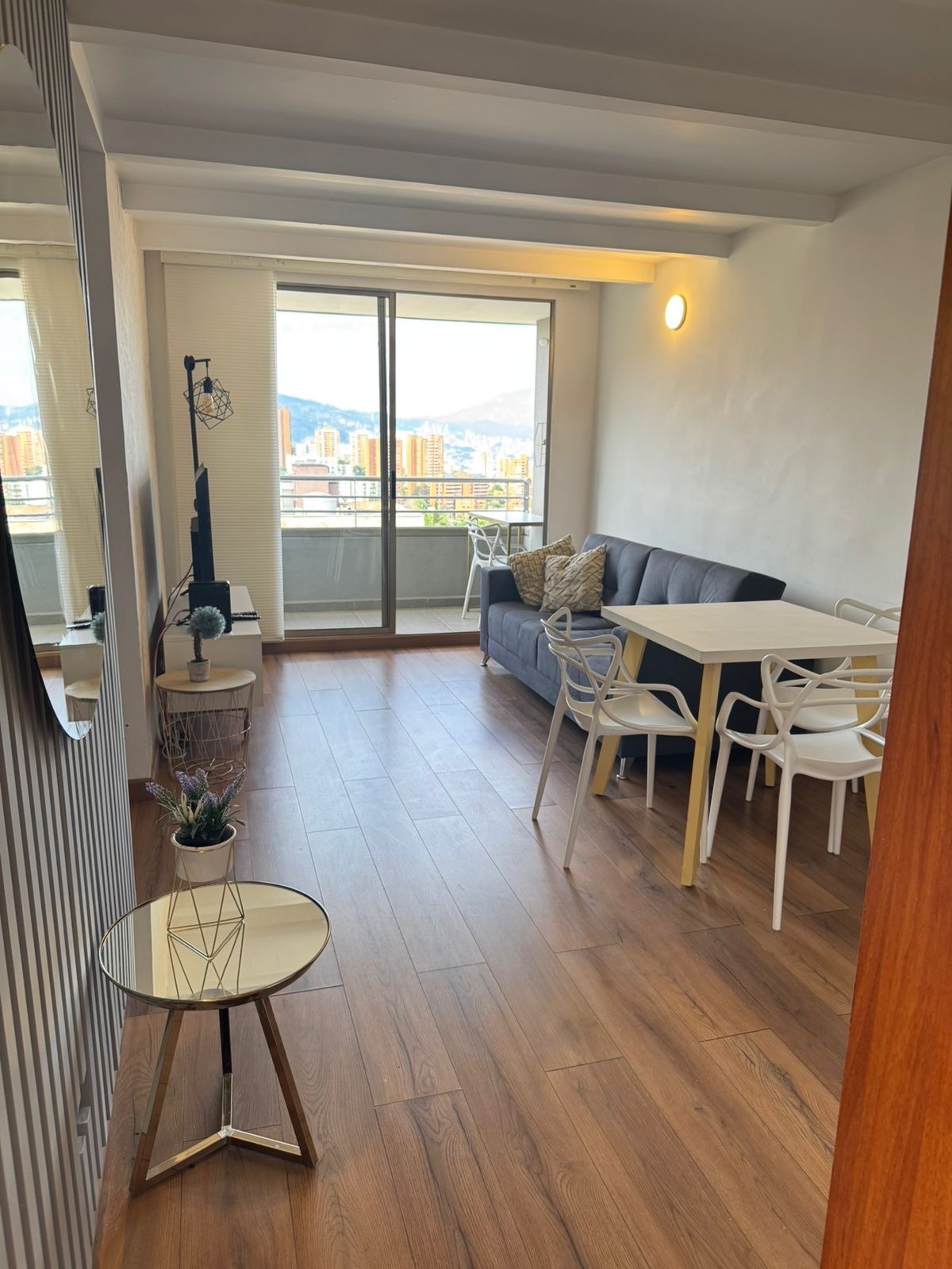 Remodeled Three-Bedroom Apartment in El Poblado- Excellent Location. — imagen 3