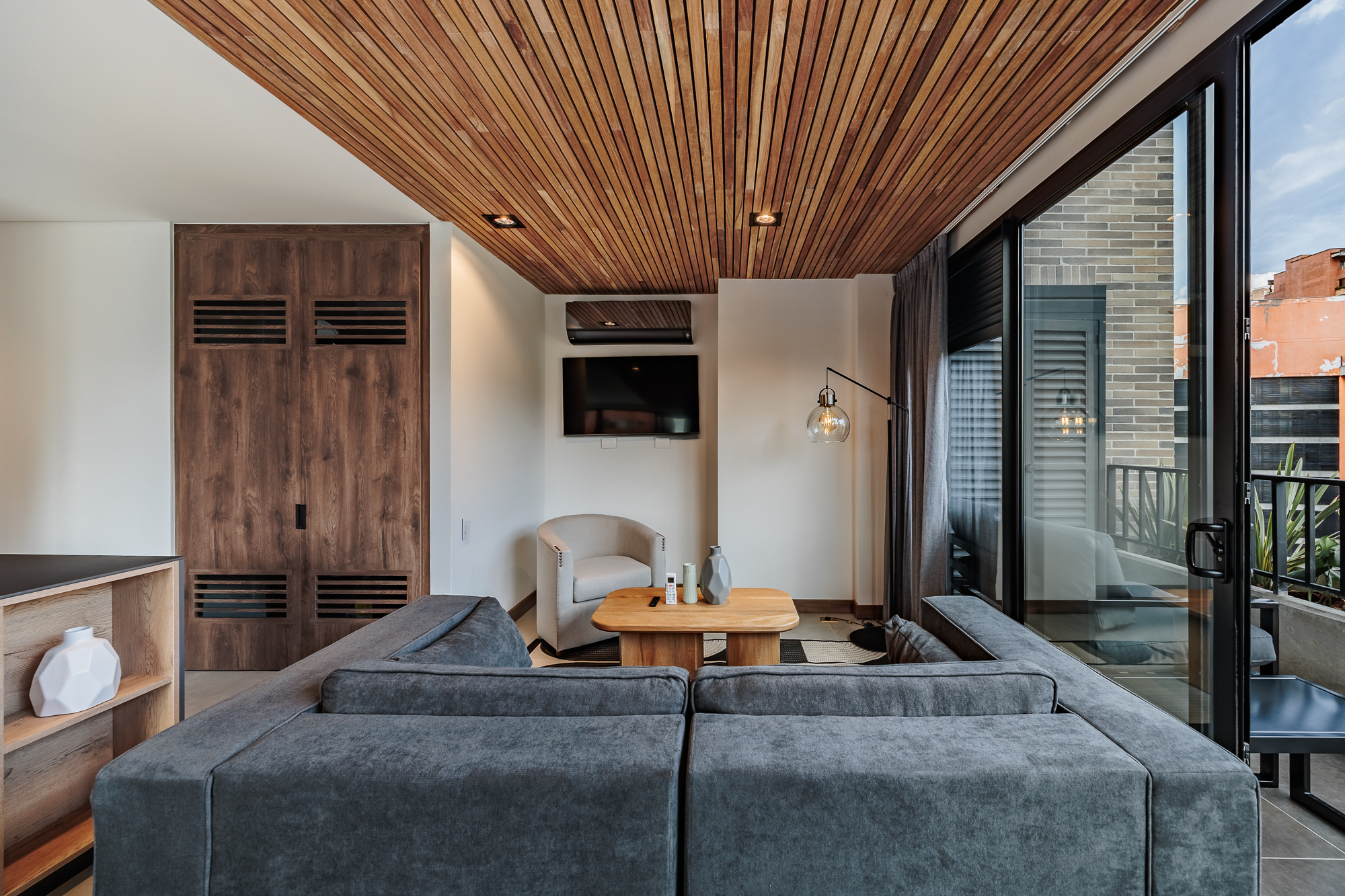Two-Bedroom Apartment in El Poblado, Medellin | Daily Rentals Allowed — imagen 1
