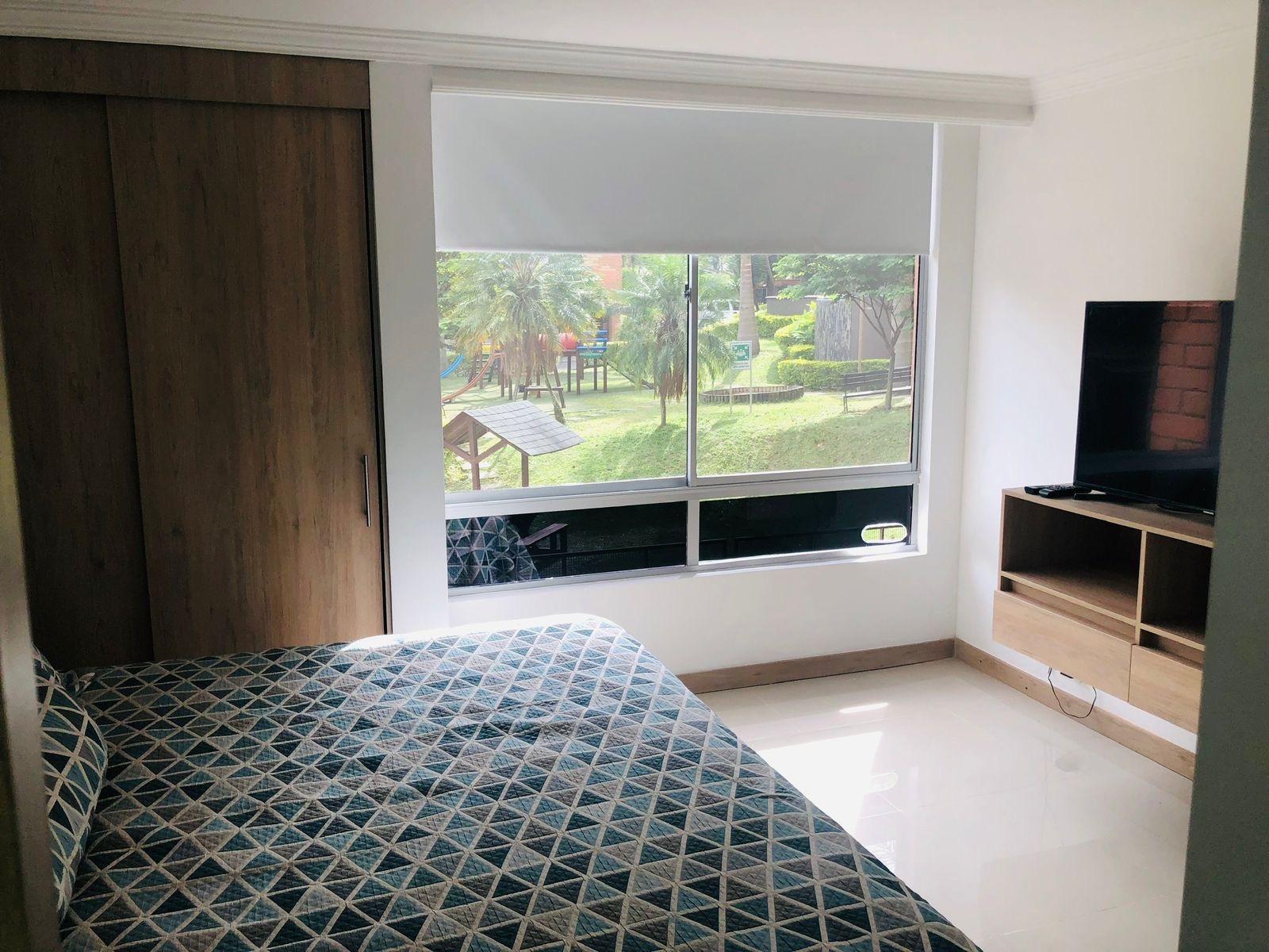 Spacious Three-Bedroom Apartment with Balcony and Excellent Amenities-[Poblado] — imagen 4