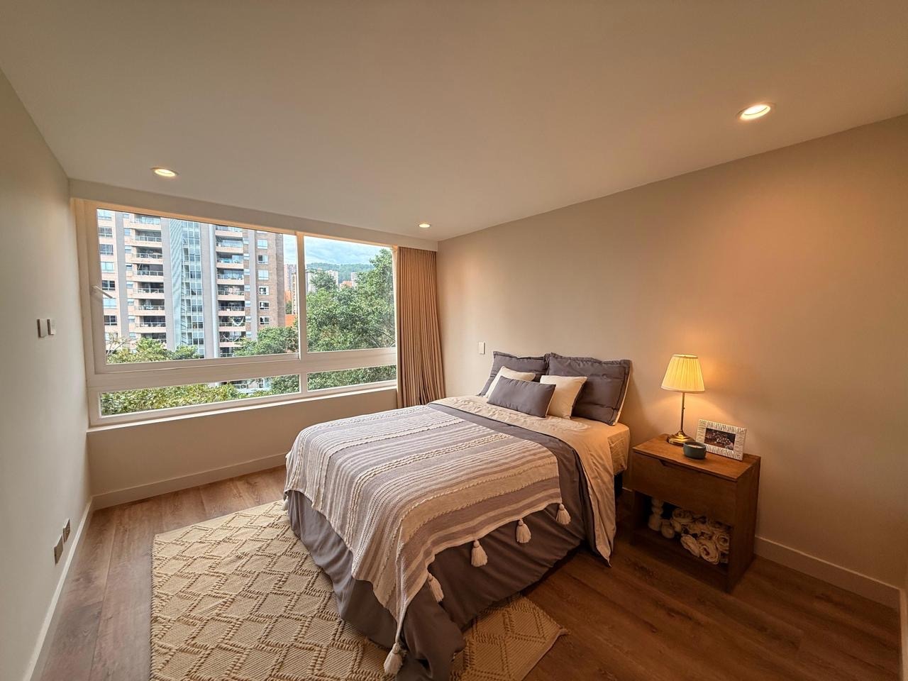 Spacious Three-Bedroom Apartment, Fully Remodeled- 2 minutes away from Provenza. — imagen 4