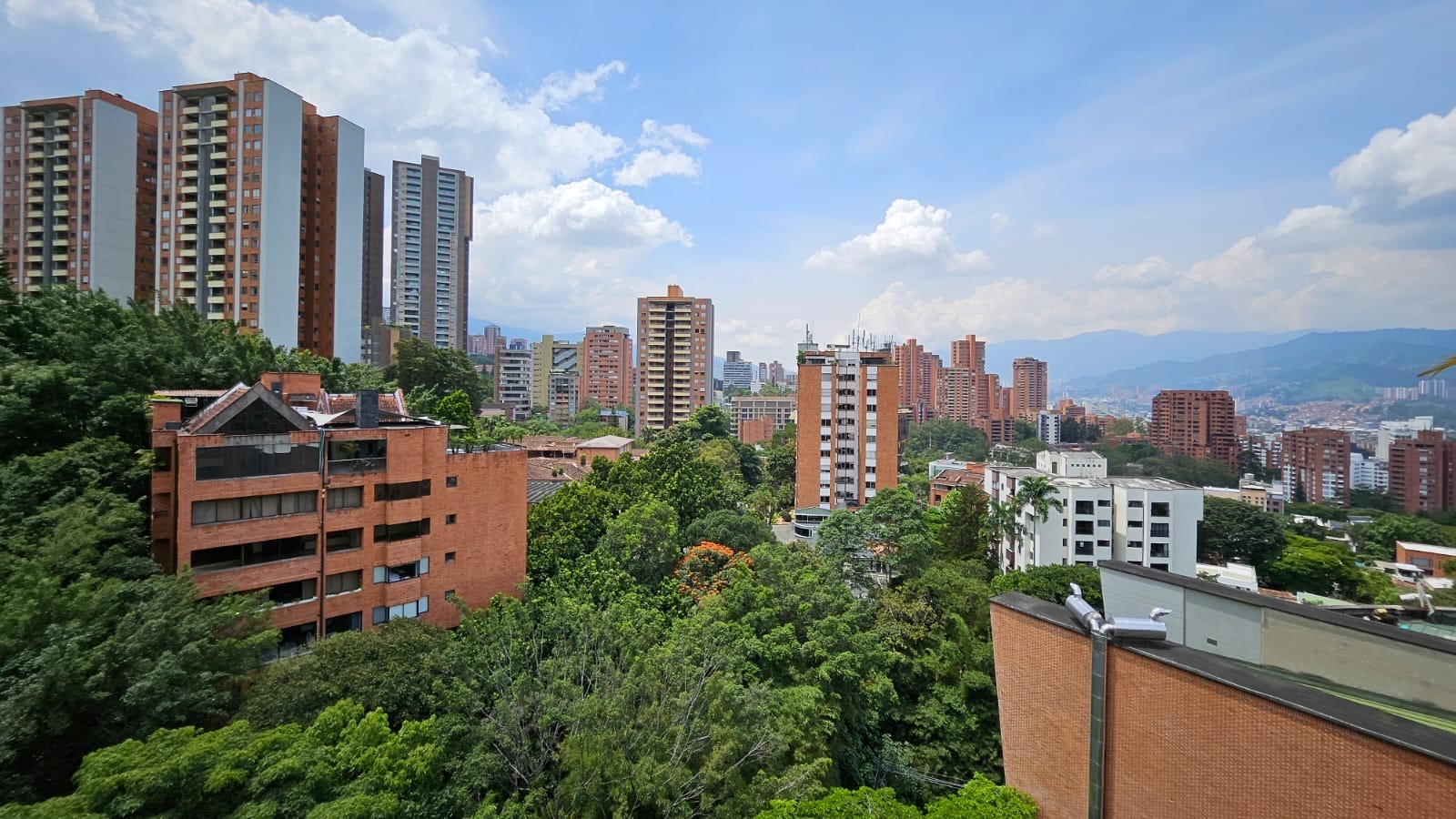 Modern Duplex Penthouse with stunning views, 5 Minutes away from Provenza. — imagen 3