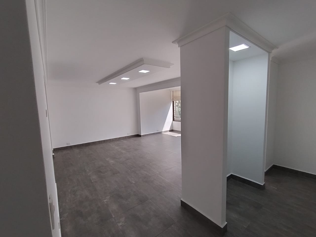 Spacious Three-Bedroom Apartment with Pool – 2 Minutes from Av.Poblado. — imagen 3