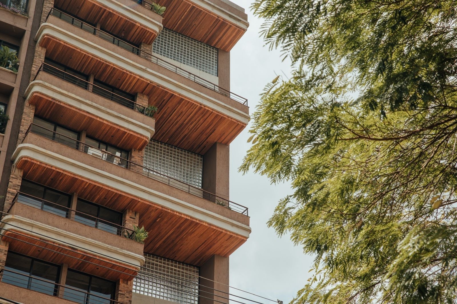 Exclusive Luxury Three-Bedroom Apartment with Terrace, Located in El Campestre [ Poblado] — imagen 4