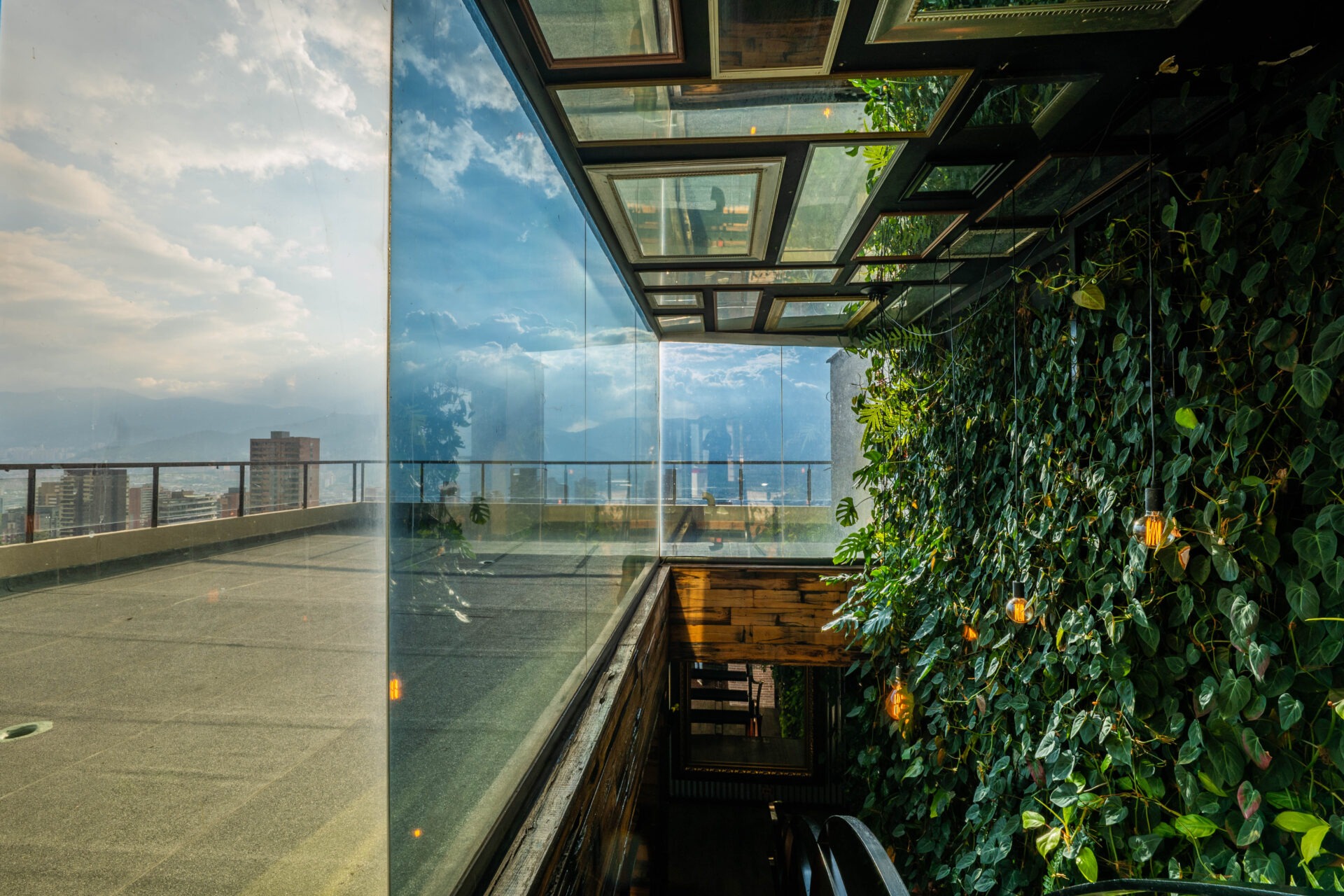 Three-Story Penthouse with Private Terrace and City Views in Provenza — imagen 3