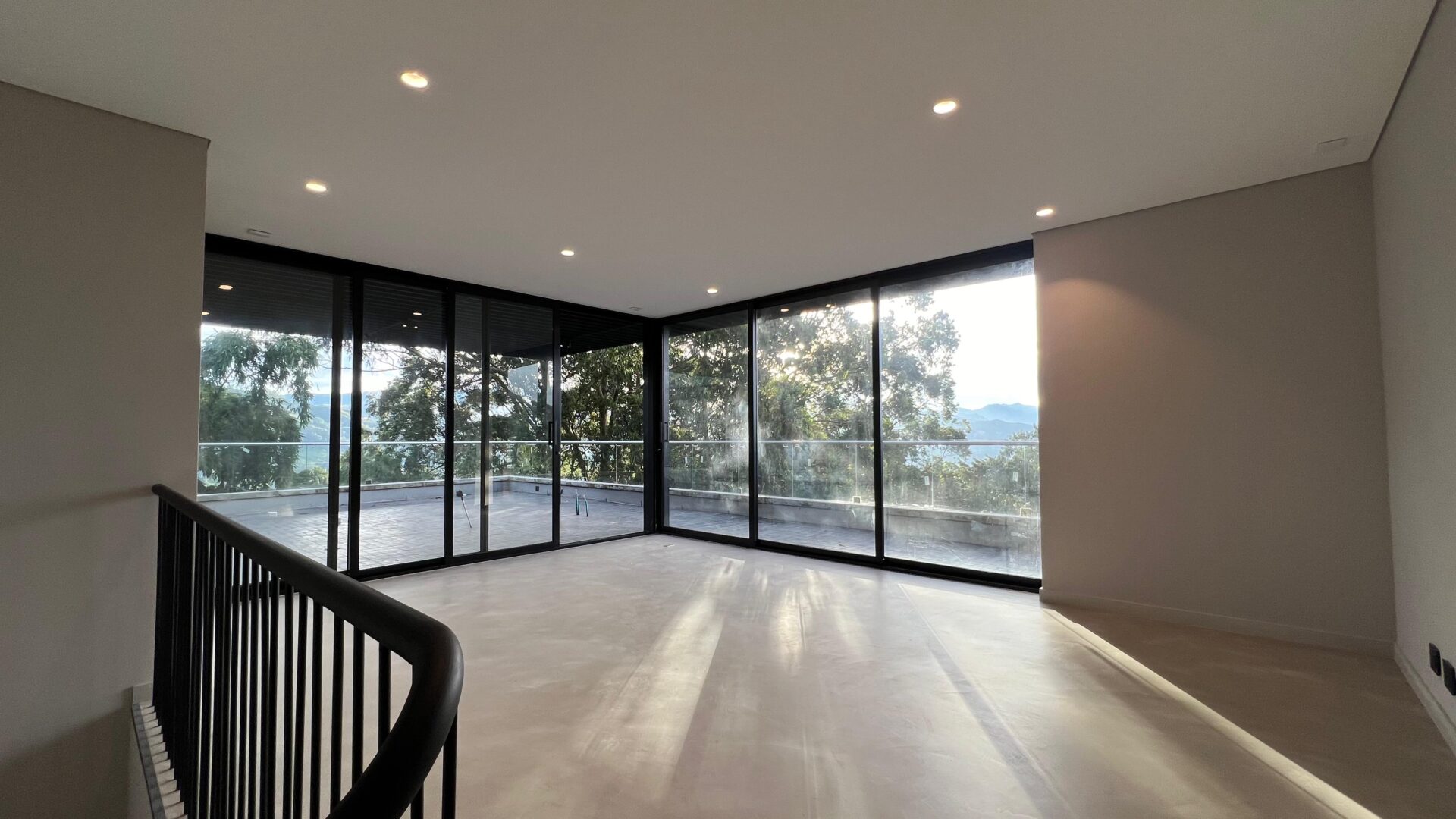 Stylish Two-Bedroom Apartment Located in Las Lomas with Lush Green Views. — imagen 1