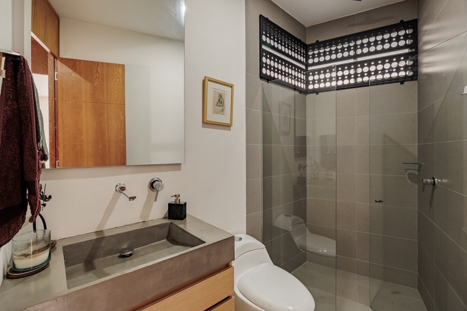 Stylish Two-Bedroom Apartment Located in Las Lomas with Lush Green Views. — imagen 3