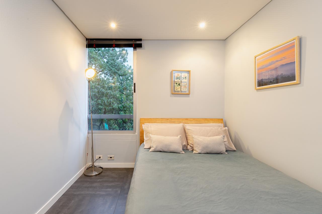 Charming Two Bedroom Apartment in Provenza with Balcony — imagen 1
