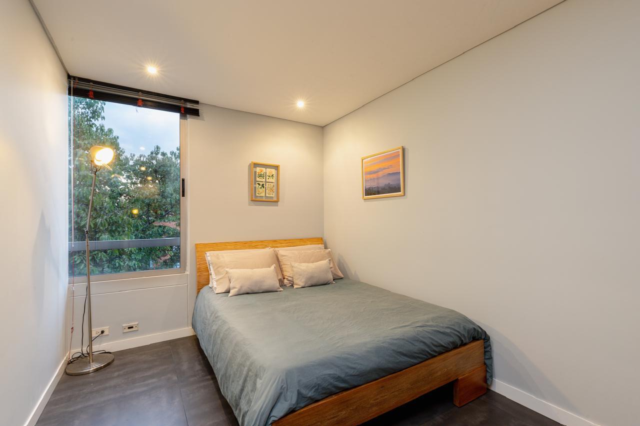Charming Two Bedroom Apartment in Provenza with Balcony — imagen 3