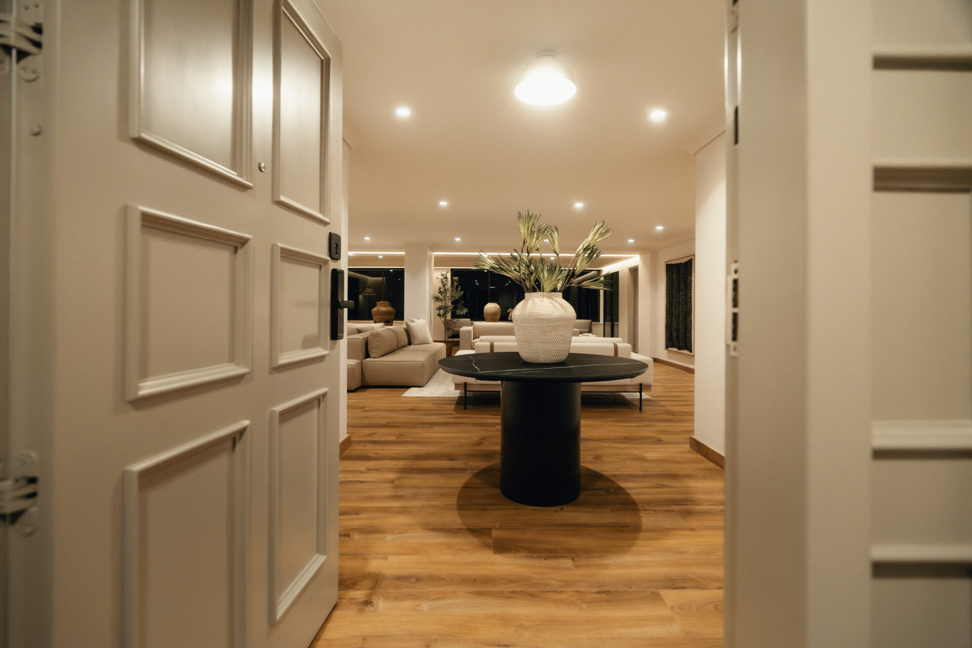 Luxury Four-Bedroom Apartment with Spacious Private Terrace – Fully Renovated, Located in Poblado. — imagen 3