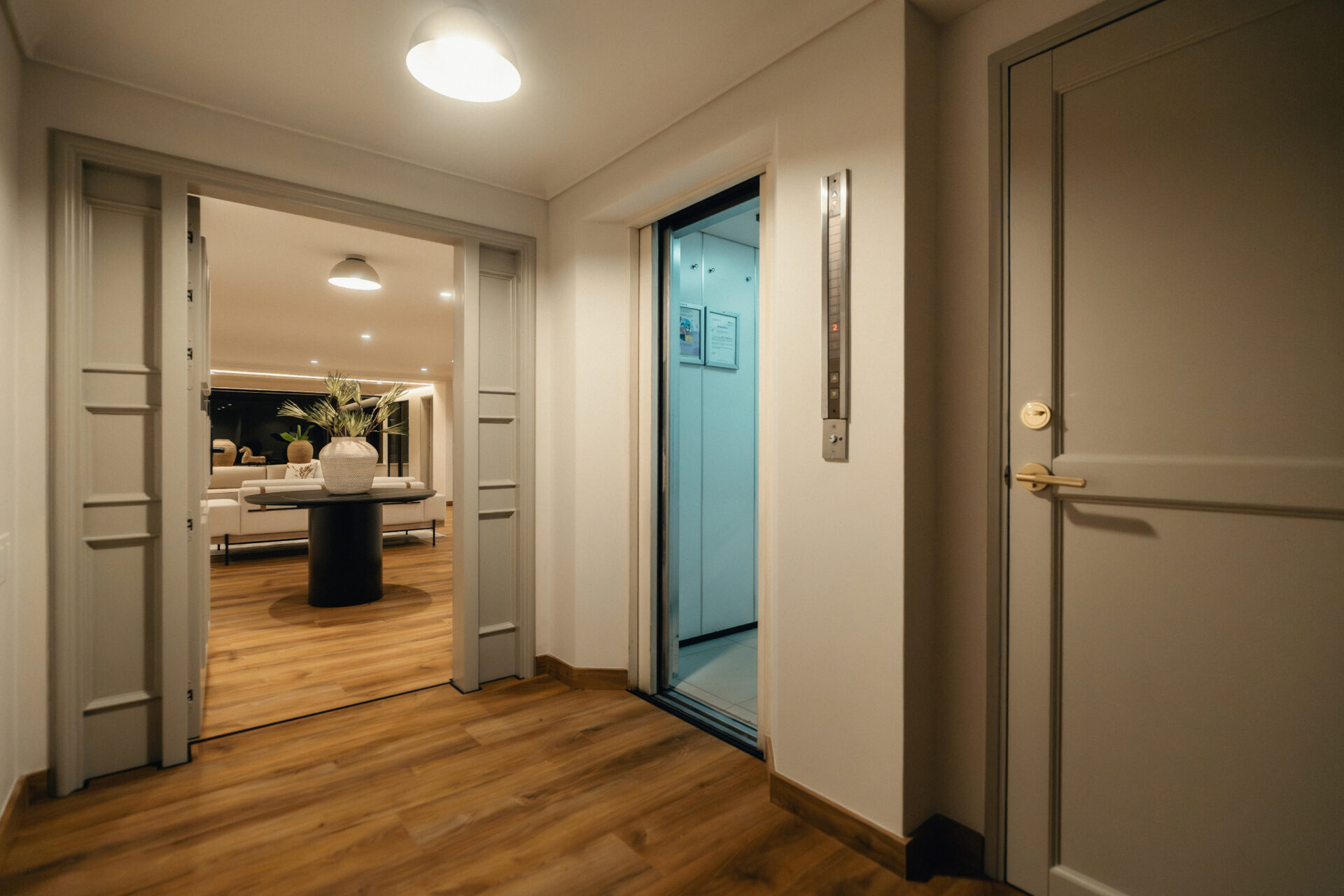 Luxury Four-Bedroom Apartment with Spacious Private Terrace – Fully Renovated, Located in Poblado. — imagen 4