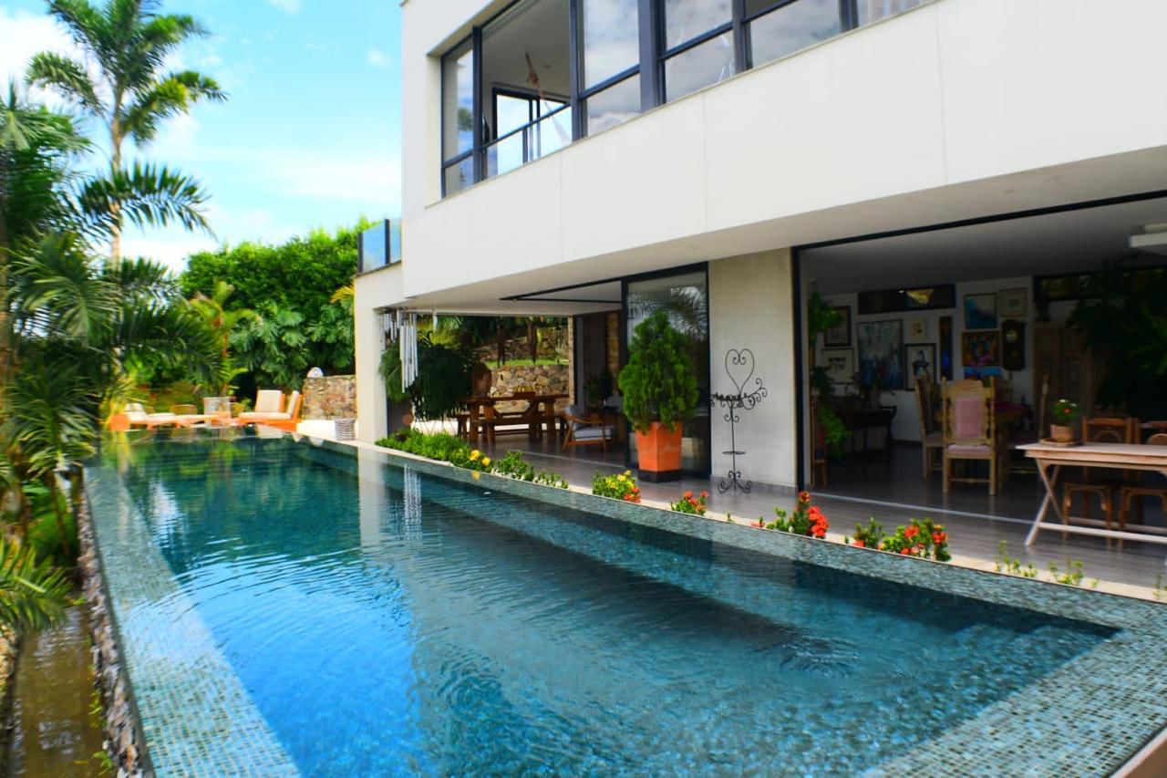 Amazing House with Canyon View, Pool, and Jacuzzi in Cerritos, Pereira — imagen 1