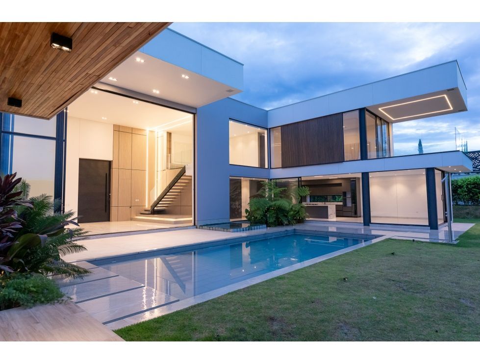 Four Bedroom House with Pool and Green Views in Exclusive Cerritos Complex [Malabar] — imagen 4
