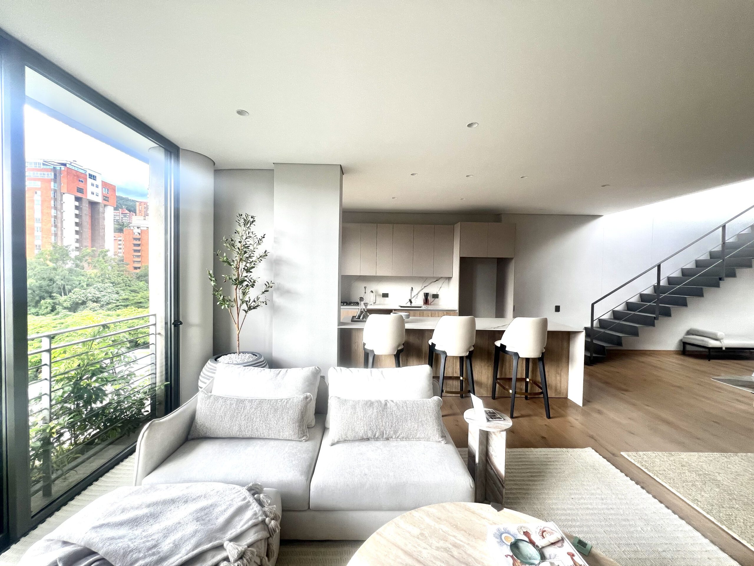 Duplex Two-Bedroom Penthouse with Private Terrace and City Views – Prime Location — imagen 3