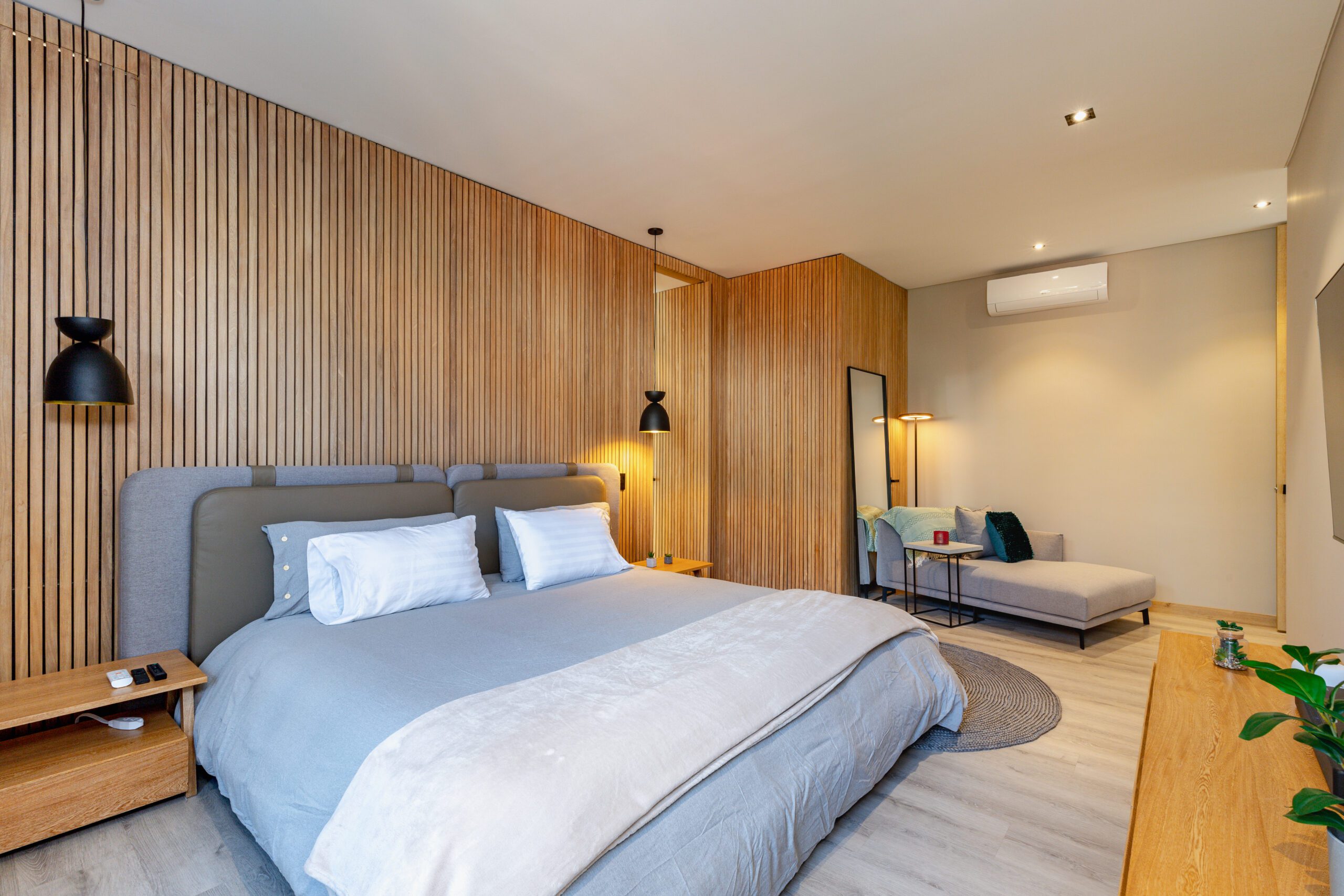 Elegant Three-Bedroom Apartment in Milla de Oro – Private Elevator, Lush Surroundings & Prime Walkable Location — imagen 4