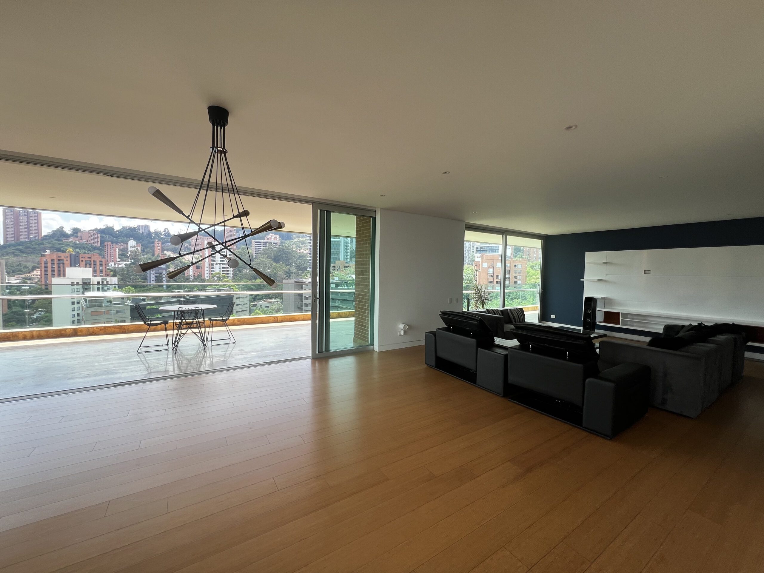 Luxury Four-Bedroom Apartment in prime Provenza Location with incredible Views — imagen 3