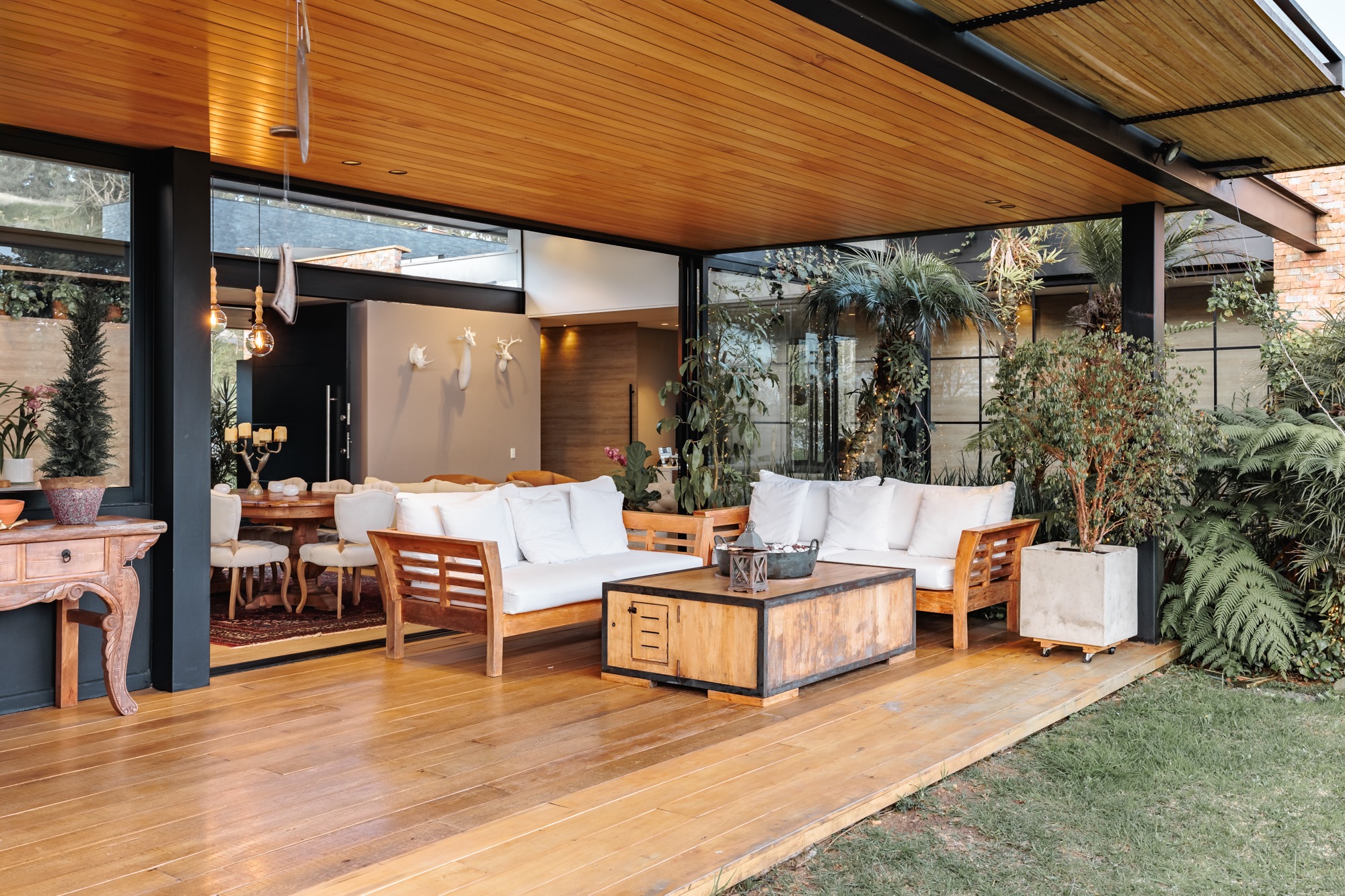 Modern Single-Level Home with Spa Amenities And Three Bedrooms [Envigado] — imagen 4