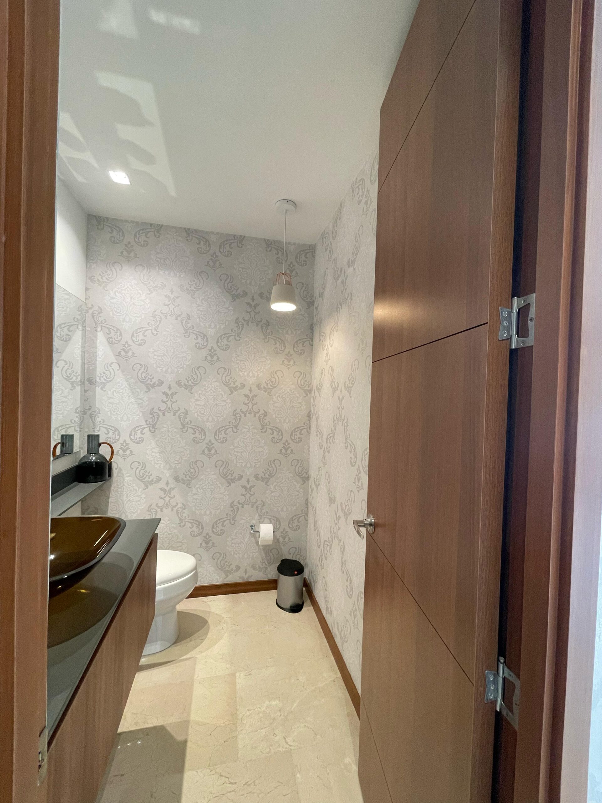 Spacious Apartment with Excellent Amenities in El Tesoro, [El Poblado] — imagen 1