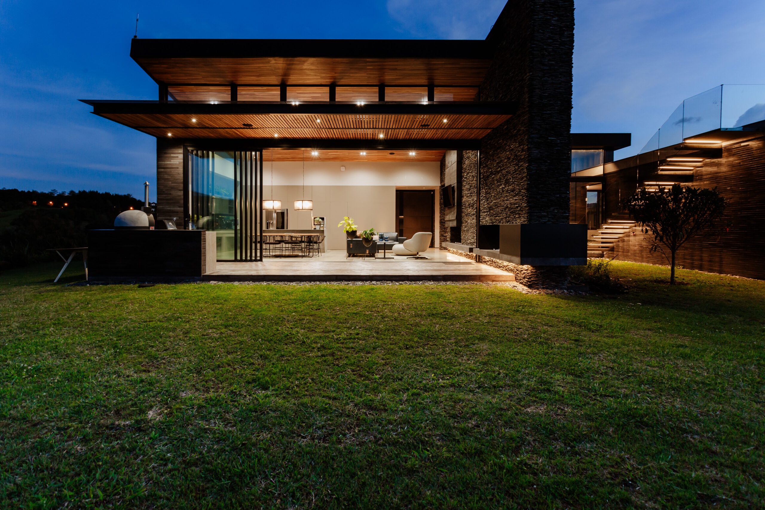 Modern House with Expansive Patio with Three-Bedrooms Located in Las Palmas — imagen 1