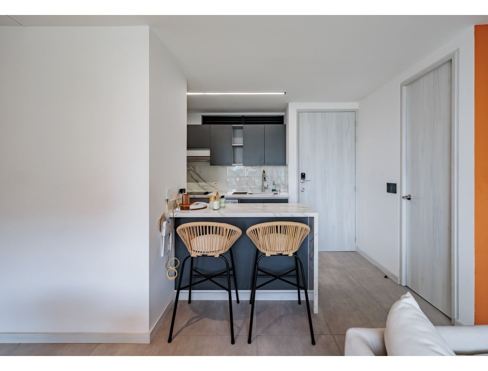 Turn-Key Three-Bedroom Apartment,With gym and Terrace. Located steps away from Av.El Poblado. — imagen 3
