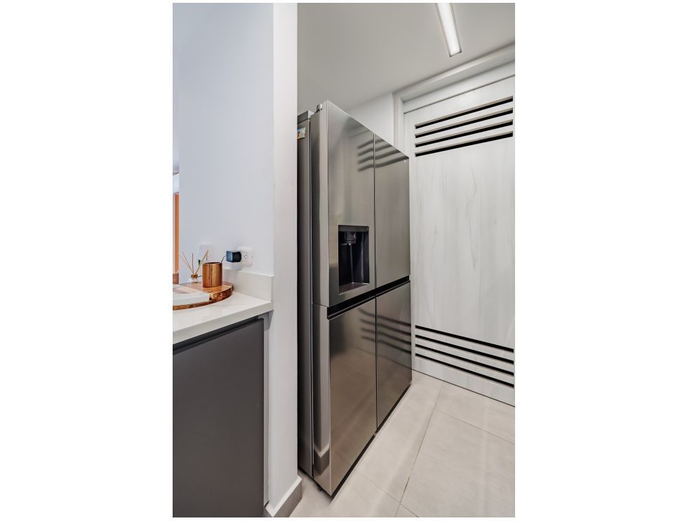 Turn-Key Three-Bedroom Apartment,With gym and Terrace. Located steps away from Av.El Poblado. — imagen 4