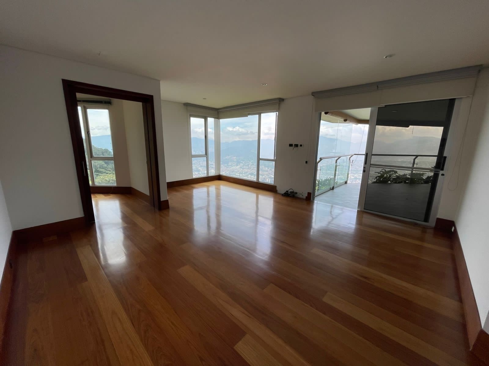 Luxury Three-Bedroom House Located in Las Palmas with the most Amazing Views — imagen 3