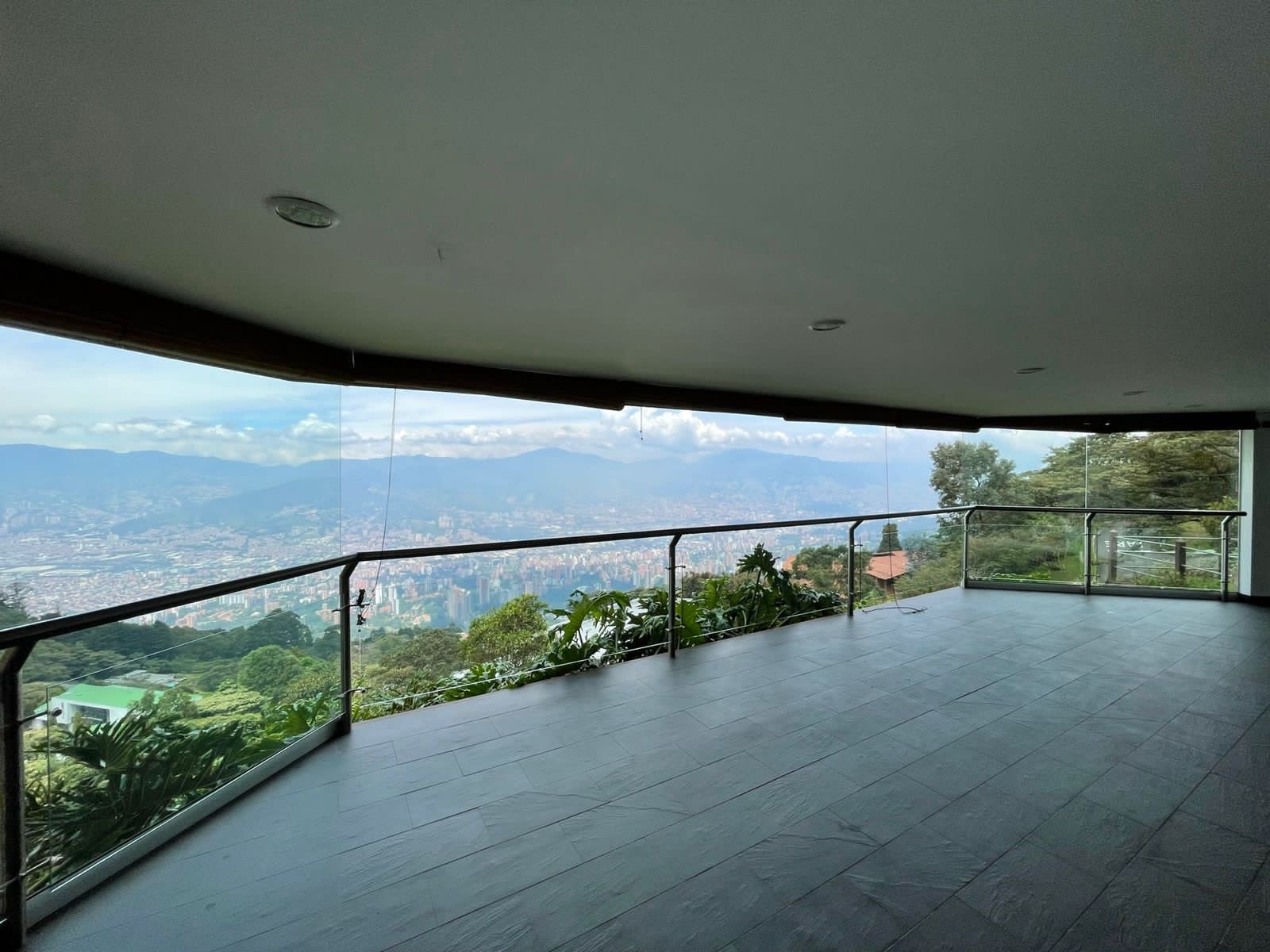Luxury Three-Bedroom House Located in Las Palmas with the most Amazing Views — imagen 20