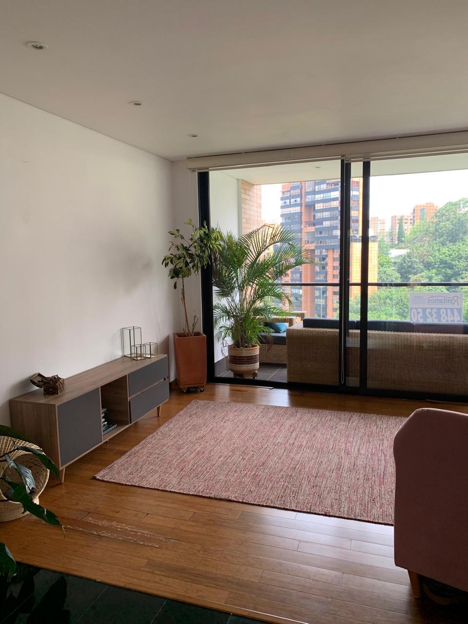 Luxurious Three-Bedroom Apartment with Private Elevator and Premium Amenities in El Campestre, El Poblado. — imagen 3