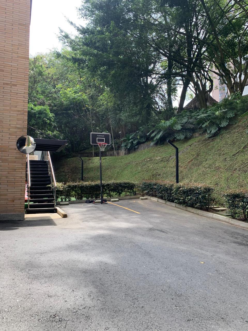 Luxurious Three-Bedroom Apartment with Private Elevator and Premium Amenities in El Campestre, El Poblado. — imagen 4