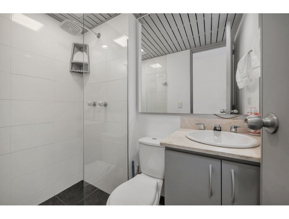 Spacious Two-Bedroom Apartment with Stunning Views Located in Milla de Oro-5 minutes to Provenza. — imagen 3