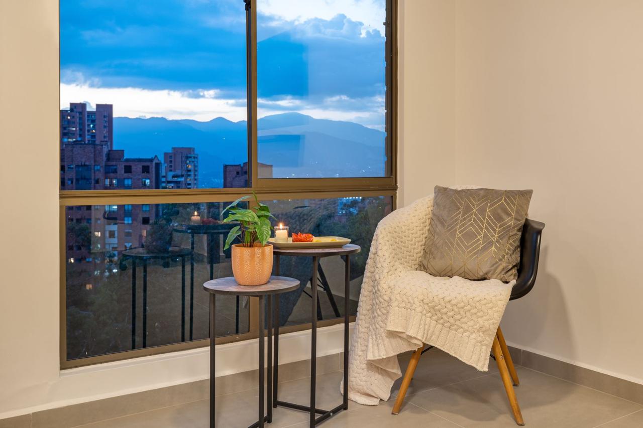 Fully Furnished Spectacular Duplex Apartment with Three-Bedrooms in the Heart of Provenza. — imagen 4