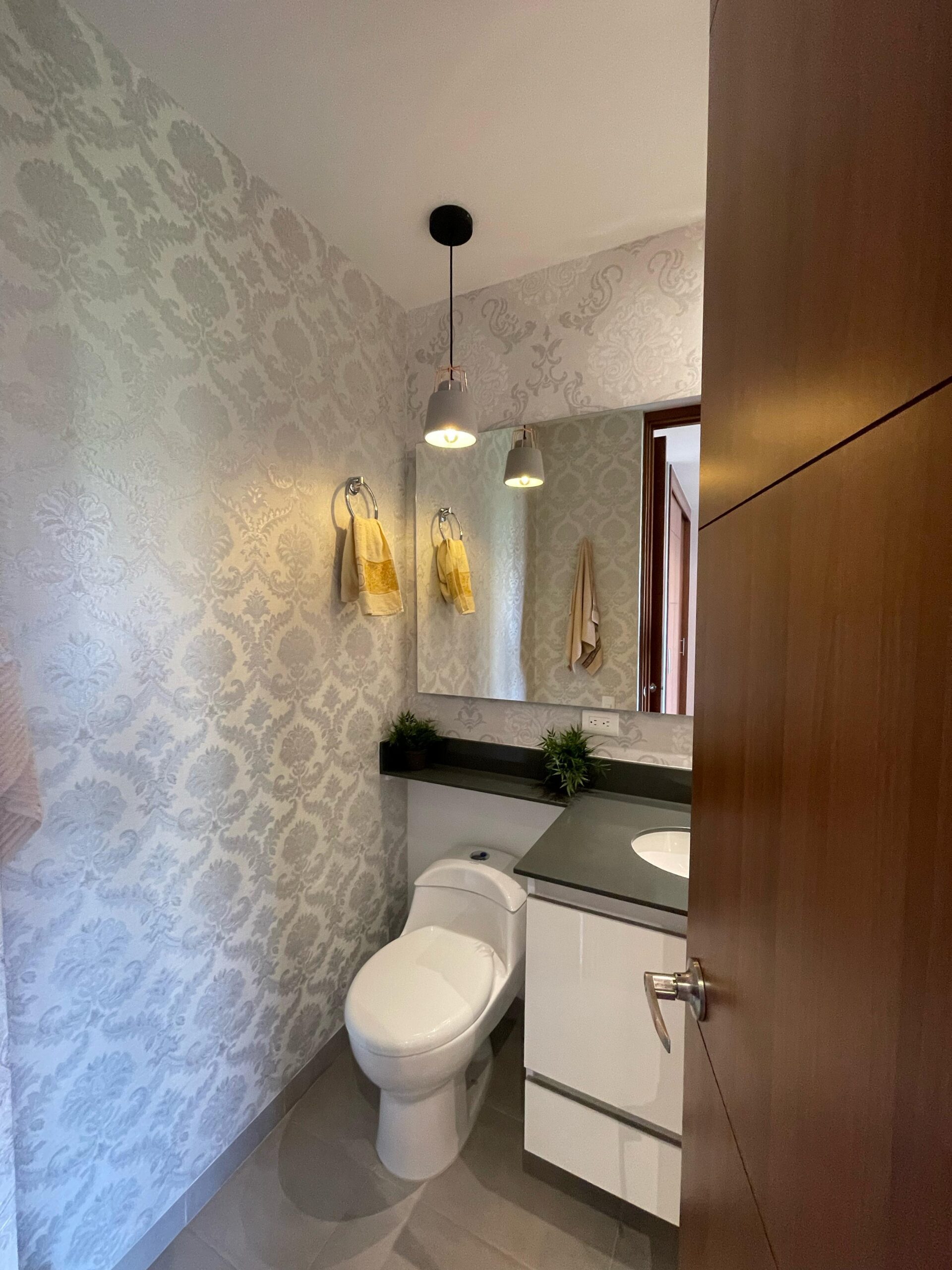 Spacious Apartment with Excellent Amenities in El Tesoro, [El Poblado] — imagen 4