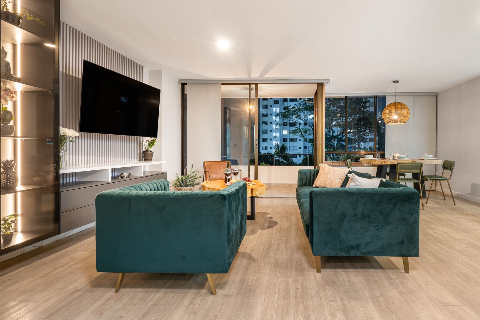 Fully Remodeled Two-Bedroom Apartment in the Best walkable Location: 5 Min to Provenza. — imagen 10